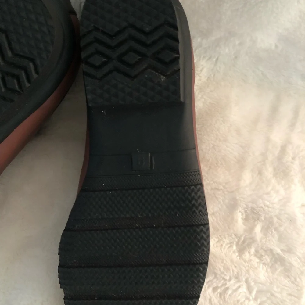 Nomad rubber booties, size 9